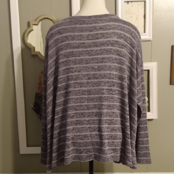 Cato Gray Striped Top Sz 18/20W - Picture 4 of 10